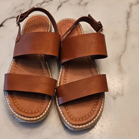 NWOT NEW Cognac flat sandals - Picture 2 of 7